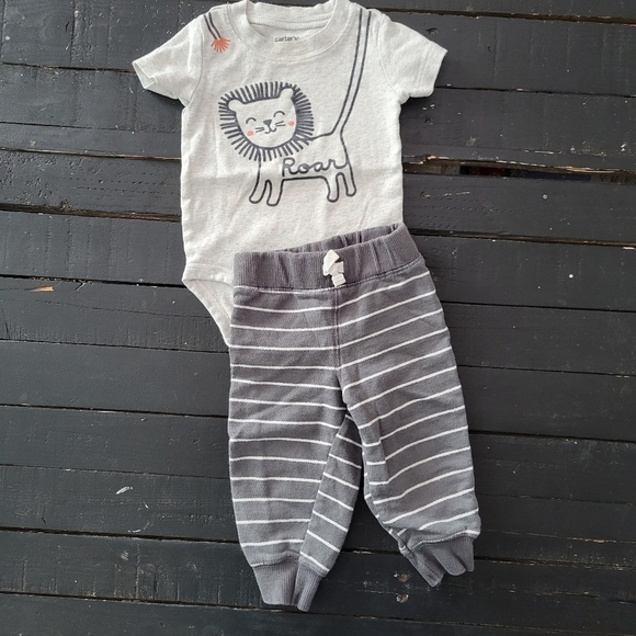 Carter's 9 Months Two Piece Outfit Set Grey Lion Short Sleeve Bodysuit Pants - Picture 1 of 4
